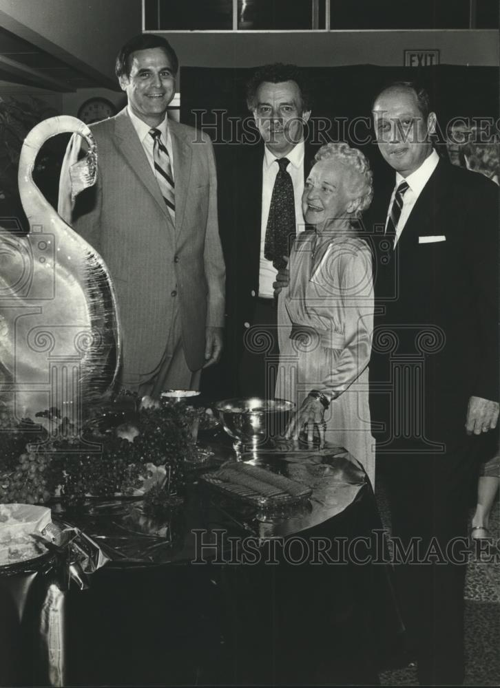 1982 Press Photo The Fashion Group, Inc. - Birmingham Chapter at Benefit Show - Historic Images