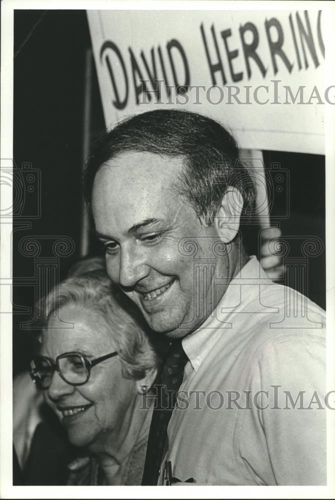 1982 Press Photo David Herring, candidate for city council with Martha Gaskins - Historic Images