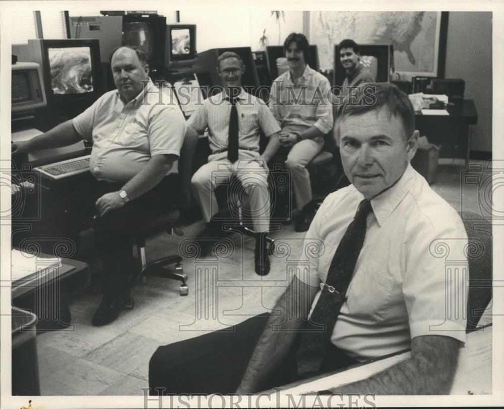 1988 Press Photo Frank Makosky, National Weather Service, Birmingham, Alabama - Historic Images