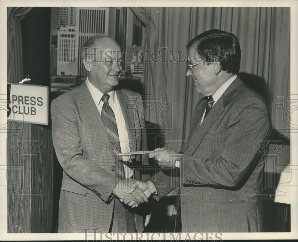 1986 Press Photo James Payton and retiring Birmingham News Staff Bob Griffin - Historic Images