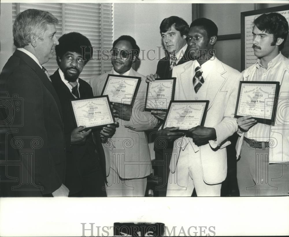 1978 Press Photo Award Ceremony in Birmingham Police Chief James Parsons' Office - Historic Images