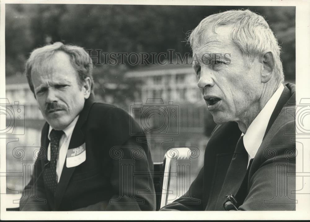 1988 Press Photo Michael Roy, Justin Dart Speak on Rights for Disabled, Alabama - Historic Images