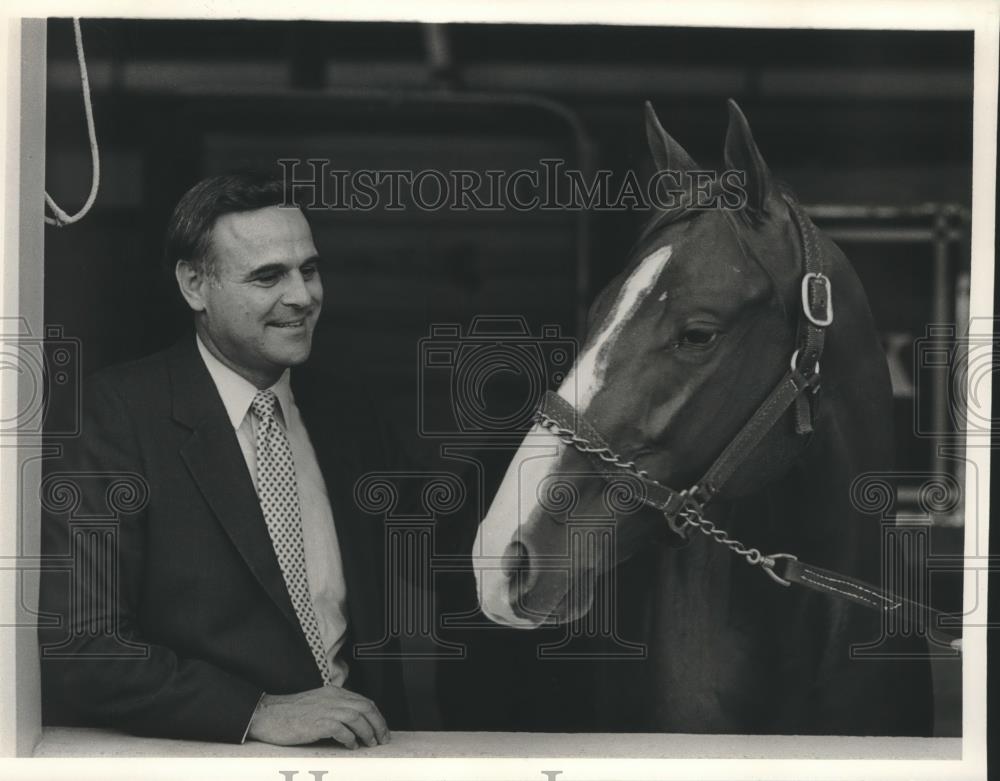 1987 Press Photo Alabama Businessman Michael Pizitz and Horse Rock House - Historic Images