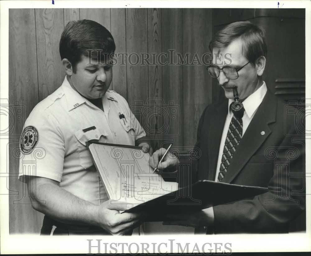 1982 Press Photo Fire Chief Larry Manning, Lions President Bill Brown, Alabama - Historic Images