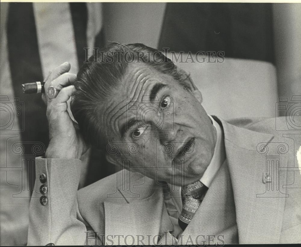 1979 Press Photo George Wallace, Former Alabama Governor Enjoys a Cigar - Historic Images
