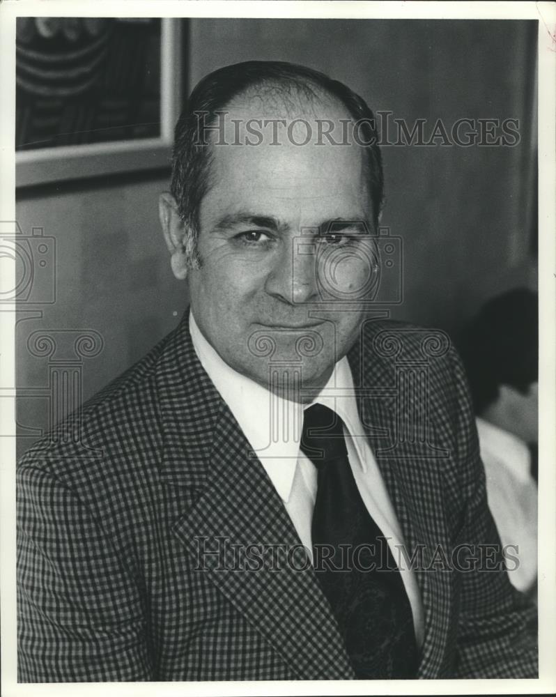 1981 Press Photo Physician Dr. Leon Hamrick, president of Lloyd Noland - Historic Images