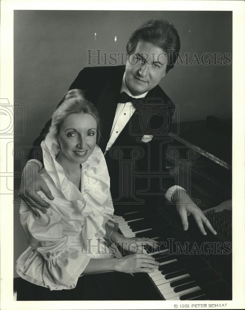 1984 Press Photo Debres and Sam Howard Seated at Piano - abna41622 - Historic Images