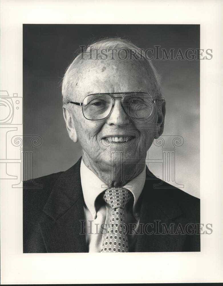 1992 Press Photo Emil Hess, Board Chairman of Parisian stores - abna41643 - Historic Images