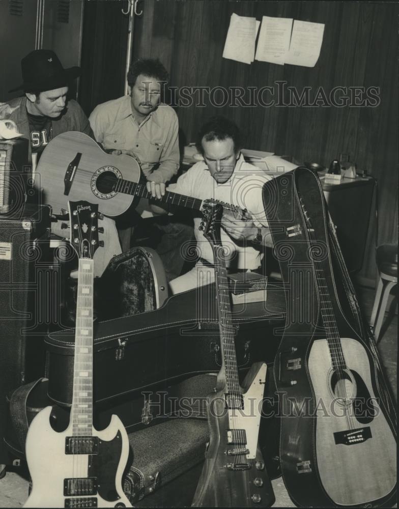 1978 Press Photo Birmingham, Alabama Police Officers Inventory Instruments - Historic Images