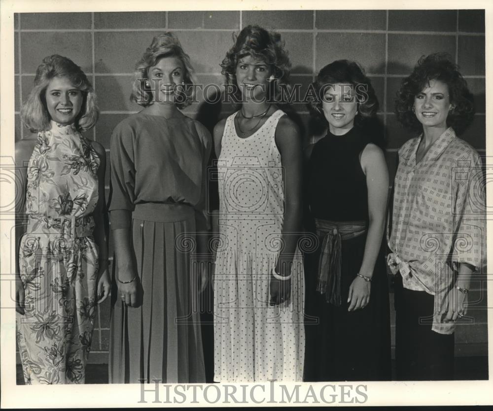 1986 Press Photo Miss Alabama Contest Hopefuls Line Up For Photography - Historic Images