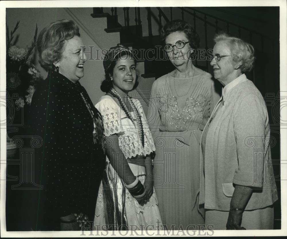 1977 Press Photo Alabama Federation of Women&#39;s Clubs Provides Scholarship - Historic Images