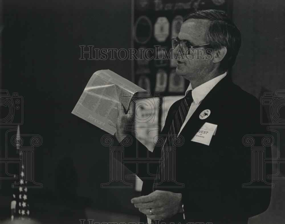 1984 Press Photo Horse Race Debate Merritt Pizitz, Birmingham Businessman - Historic Images