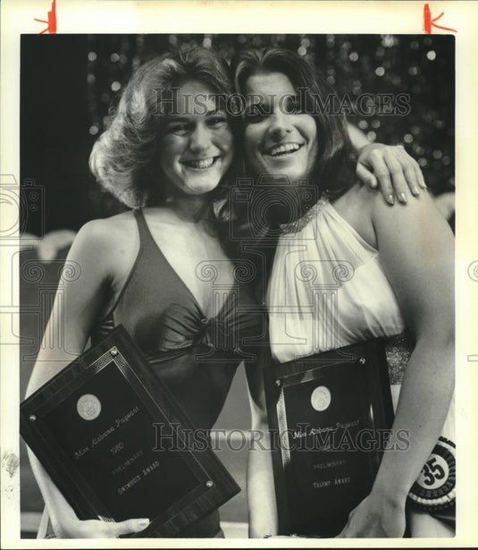 1980 Press Photo Miss Alabama Contestants Becky Red, Hope Hudson with Awards - Historic Images