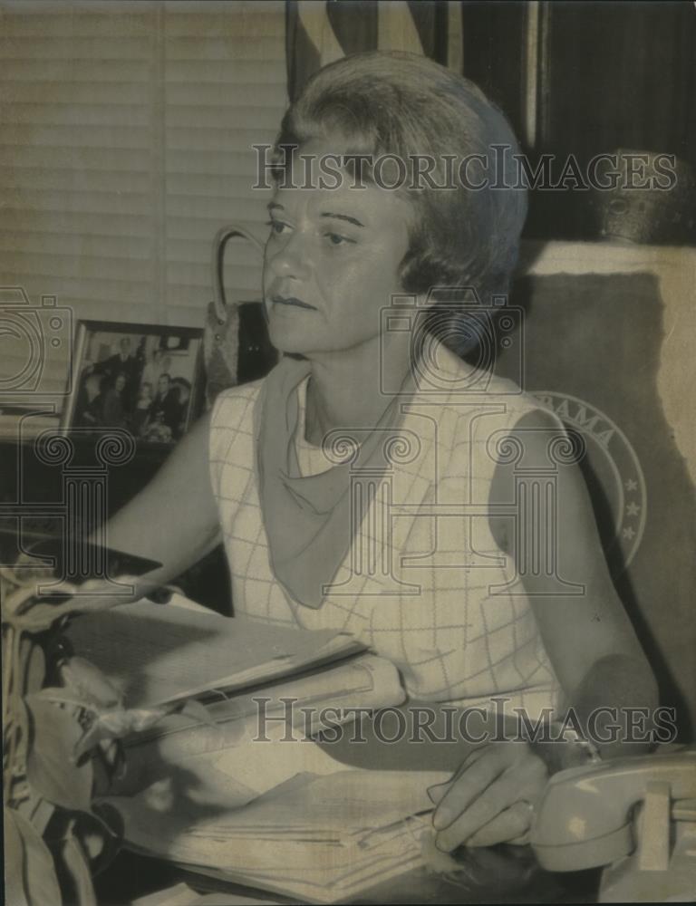 Press Photo Governor Lurleen Wallace listens to Gerald Eaton plead clemency - Historic Images