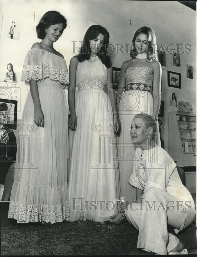 1978 Press Photo Miss Alabama Contestants get tips from Sylvia Pittman in Class - Historic Images