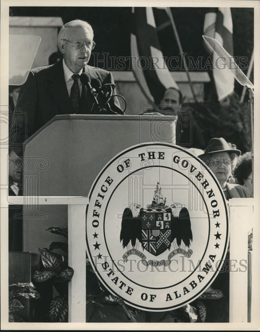 Press Photo Alabama Governor Hunt speaks at Conference - abna42774 - Historic Images