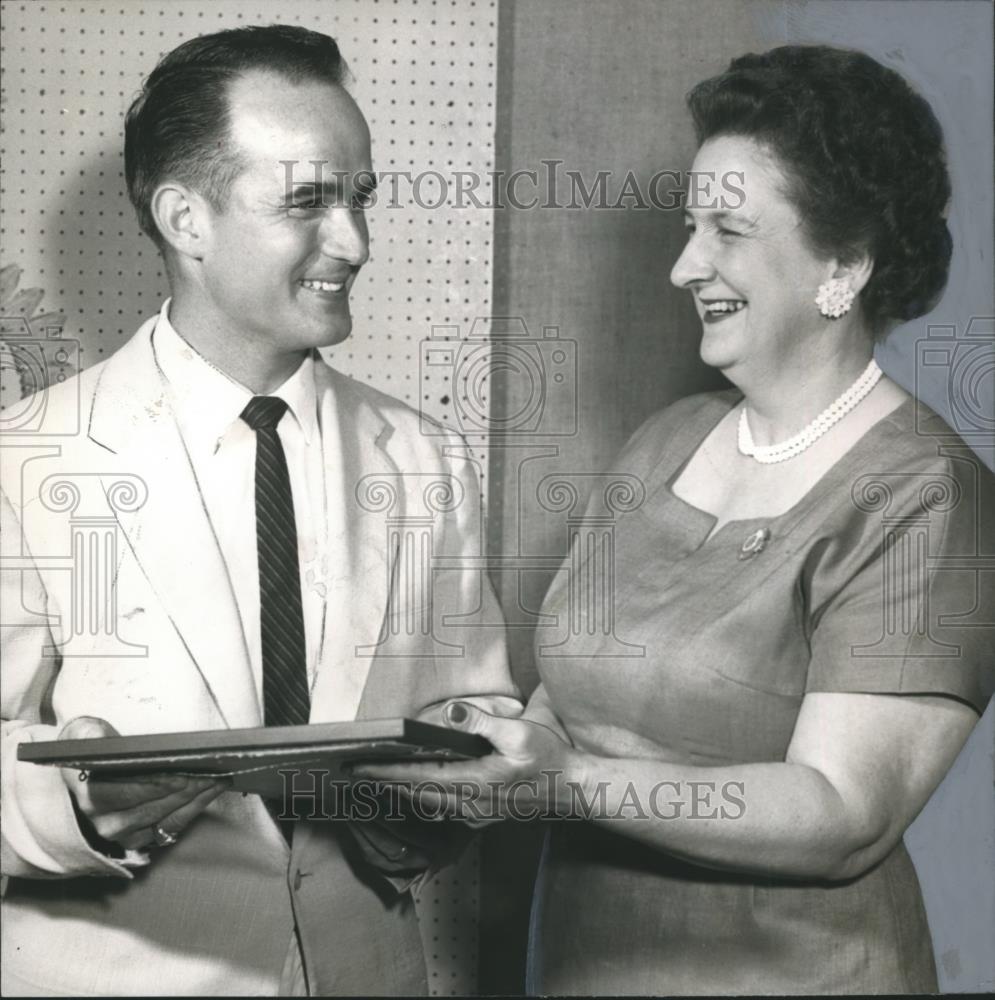 1981 Press Photo Jacj Venable and Tom Eden on Auburn, Alabama Television Program - Historic Images