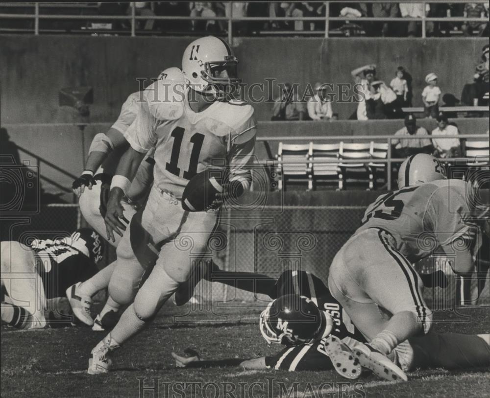 1984 Press Photo Alabama Football&#39;s Mike Shula Runs Against Mississippi State - Historic Images