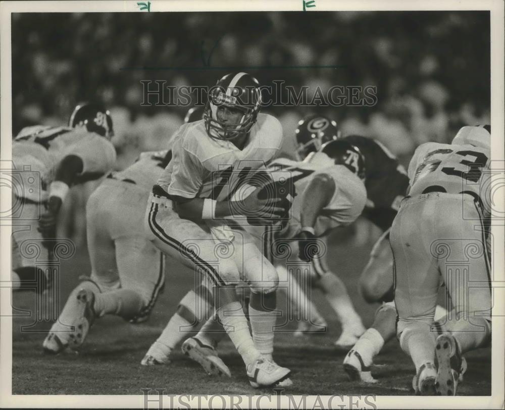 1986 Press Photo Alabama Quarterback Mike Shula With Football Against Georgia - Historic Images