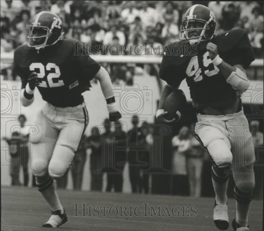 1978 Press Photo University Of Alabama Running Back Tony Nathan With Football - Historic Images