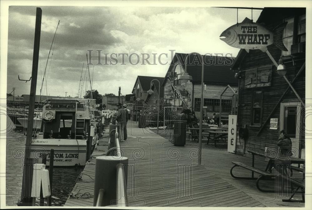 1989 Press Photo Fish Shanties become quaint boardwalk for tourists in Sheboygan - Historic Images