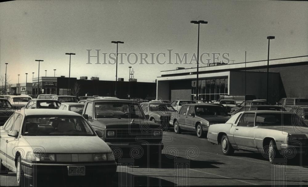 1989 Press Photo New businesses on W. Brown Deer Road brought heavy traffic - Historic Images