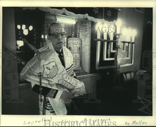 1986 Press Photo Arthur J. Levinson, Jewish spiritual leader in Stevens Pint - Historic Images