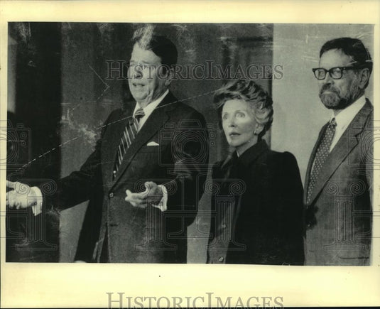 1986 Press Photo President Reagan & freed hostage David Jacobsen Washington - Historic Images