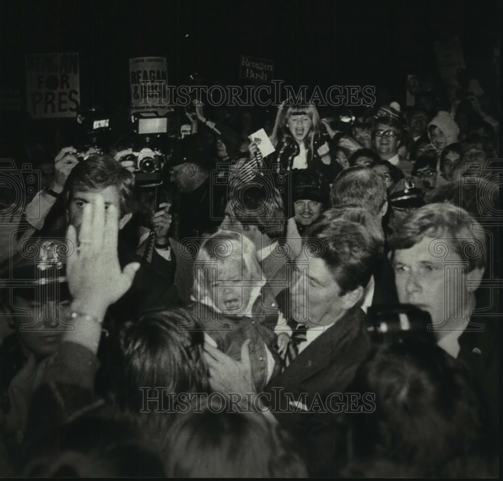 1980 Press Photo Ronald Reagan Campaigning in Cudahy Wisconsin - mjc06973 - Historic Images