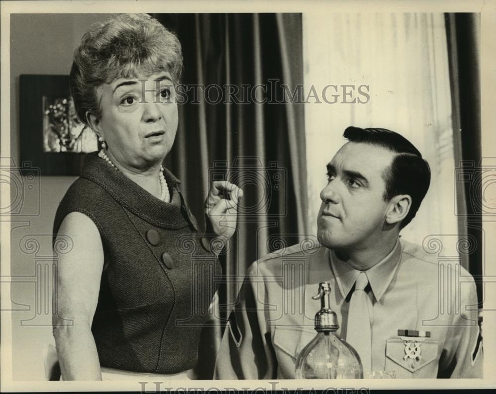 Press Photo Actors Jim Nabors and Molly Picor in a scene - mjc07055 - Historic Images