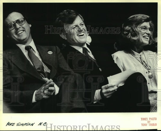 Press Photo U.S. Senator Edward M. Kennedy has a laugh with Mike Simpson - Historic Images
