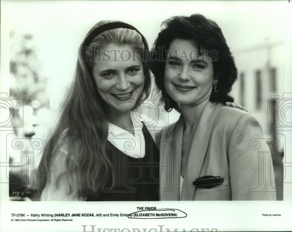 1990 Press Photo Harley Jane Kozak and Elizabeth McGovern in &quot;The favor&quot; - Historic Images