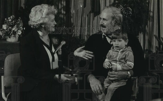 1982 Press Photo Caravello's tape Christmas show, New Berlin Wisconsin - Historic Images