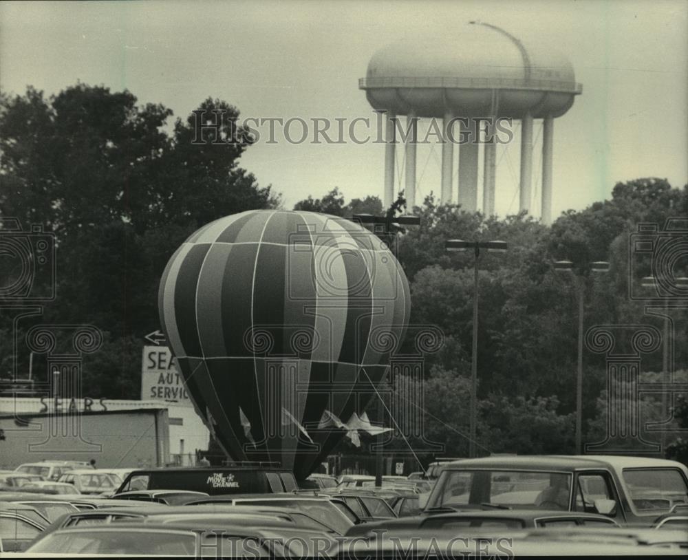 1983 Press Photo Hot Air Balloon advertising Viacom Cablevision North Shore Mall - Historic Images