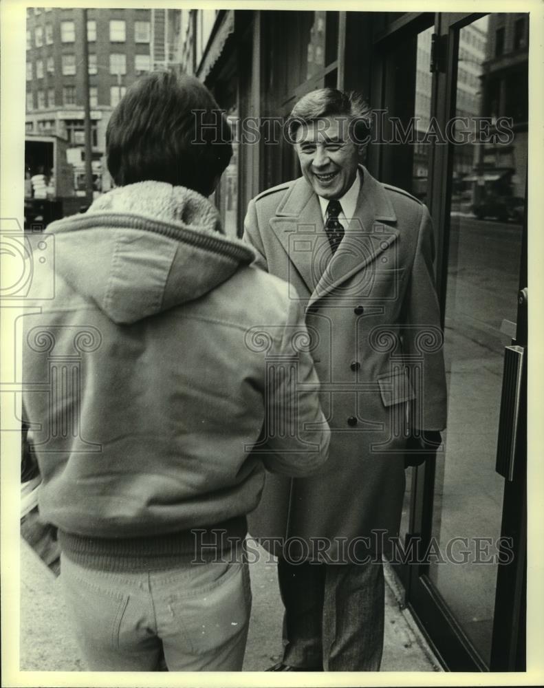 1980 Press Photo Henry Maier and others meet voters at Gimbels store - mjc07231 - Historic Images