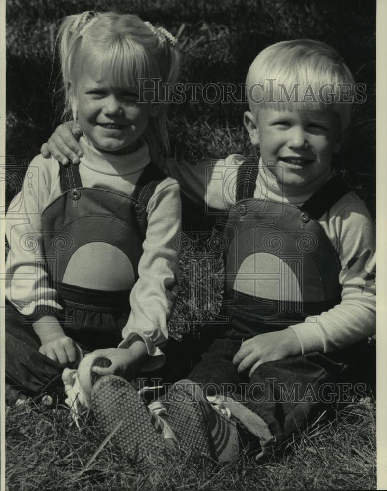 1983 Press Photo Mandy and Matthew Oren at Proud Parents of Twins picnic - Historic Images