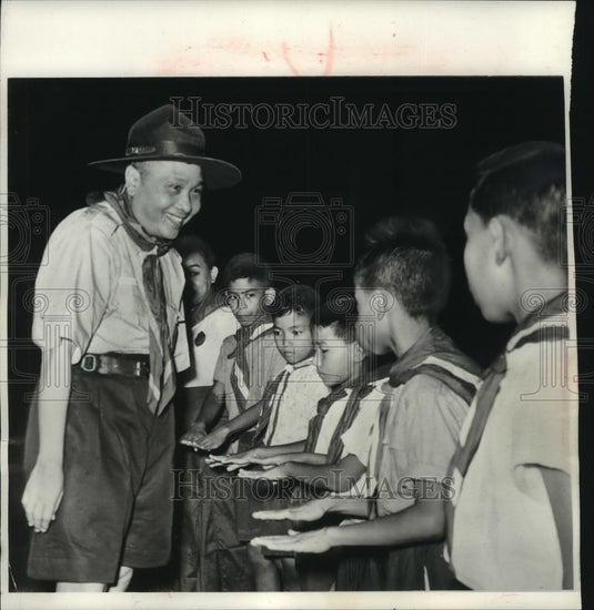 1981 Press Photo Premier U Nu of Burma with Burmese Boys Scouts in Rangoon - Historic Images
