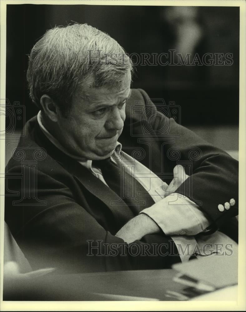 1980 Press Photo Milwaukee Judge Christ Seraphim hearing - mjc07418 - Historic Images