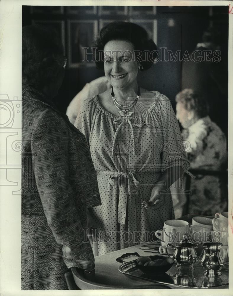 1977 Press Photo Celia Seraphim smiling at party - mjc07443 - Historic Images