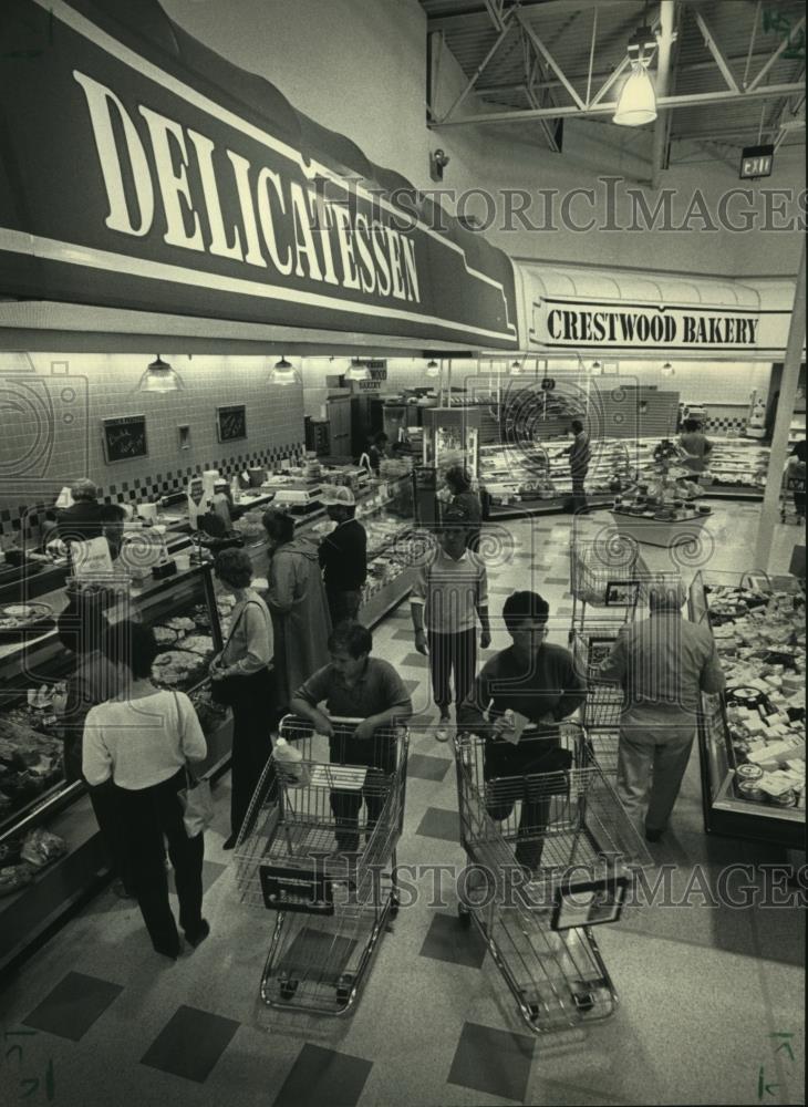 1987 Press Photo Shoppers at Sentry Food Stores Wisconsin - mjc07452 - Historic Images