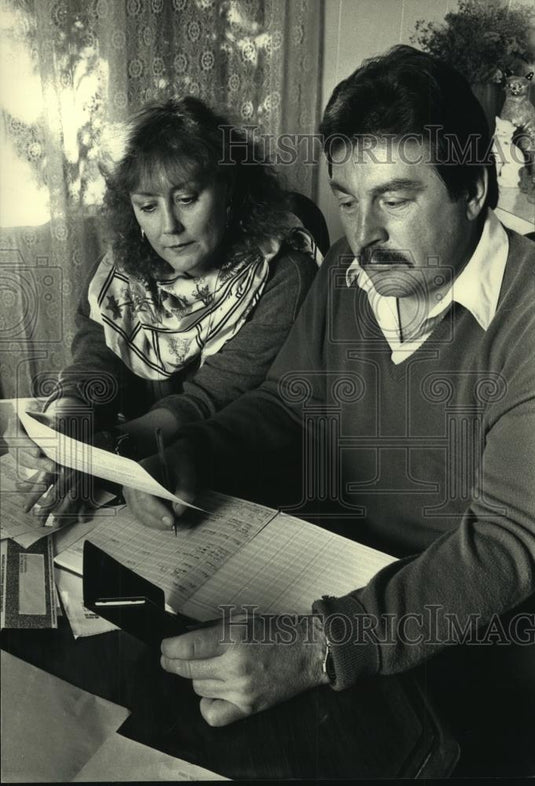 1988 Press Photo 2 income couples, like Alan and Nancy Weber, see higher taxes - Historic Images
