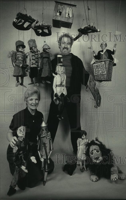 1986 Press Photo Edith and Robin Reed with their "Oz" puppets - mjc07580 - Historic Images