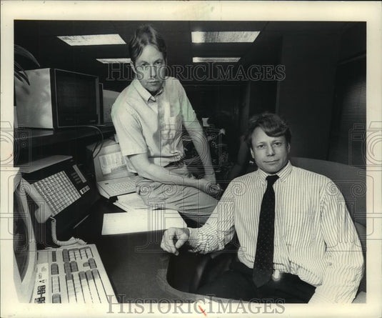 1989 Press Photo James Severance & John Nelson of State Investment Board - Historic Images