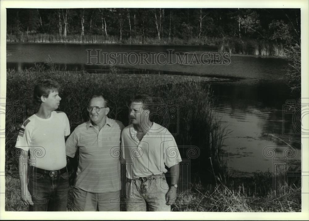 1993 Press Photo Joe Senzig with his rescuers Ron Betts and Steve Lehmann - Historic Images