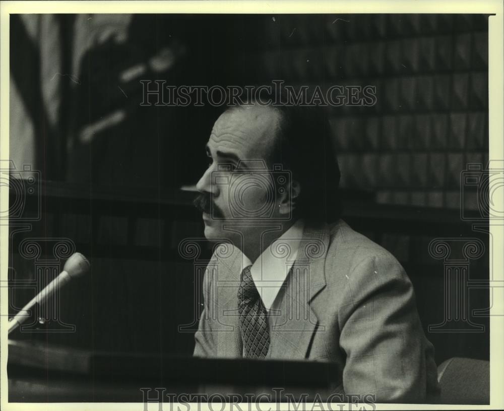 1980 Press Photo Michael Yovovich, lawyer, at Christ Seraphim Hearing in Madison - Historic Images