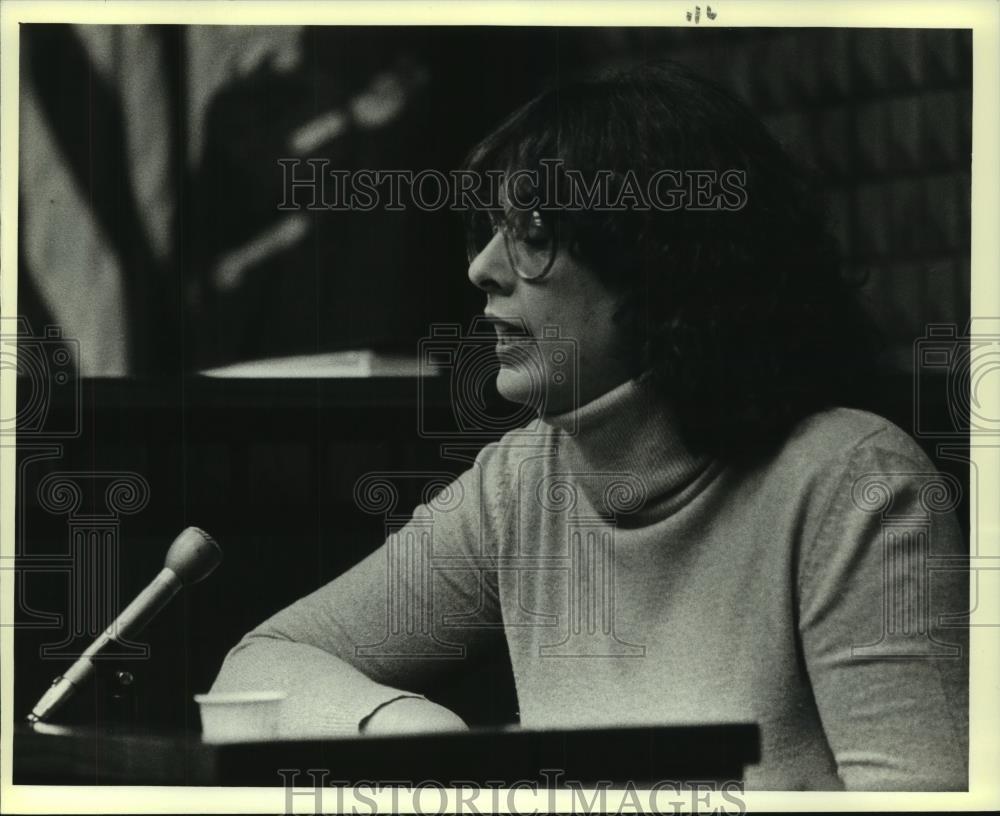 1980 Press Photo Marilyn Walczak at Christ Seraphim hearing - mjc07776 - Historic Images