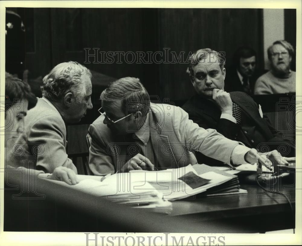 1980 Press Photo Christ Seraphim and his attorneys at hearing - mjc07778 - Historic Images