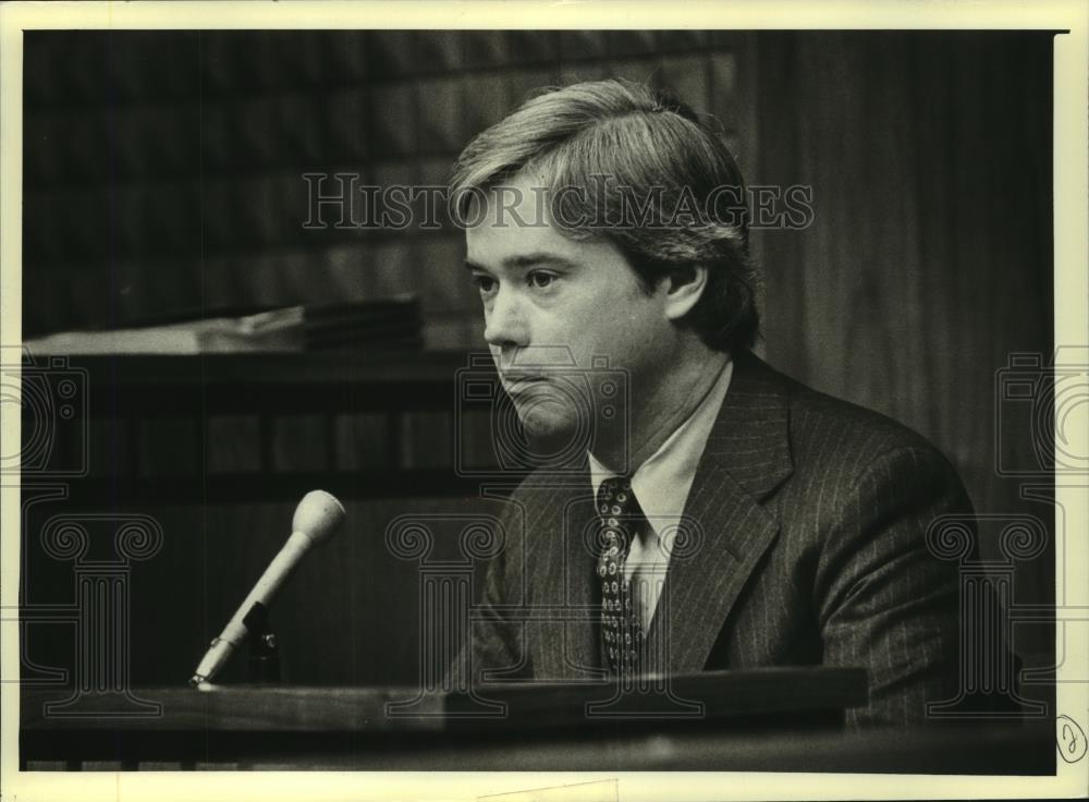 1980 Press Photo William U. Burke at Christ T. Seraphim hearing - mjc07796 - Historic Images