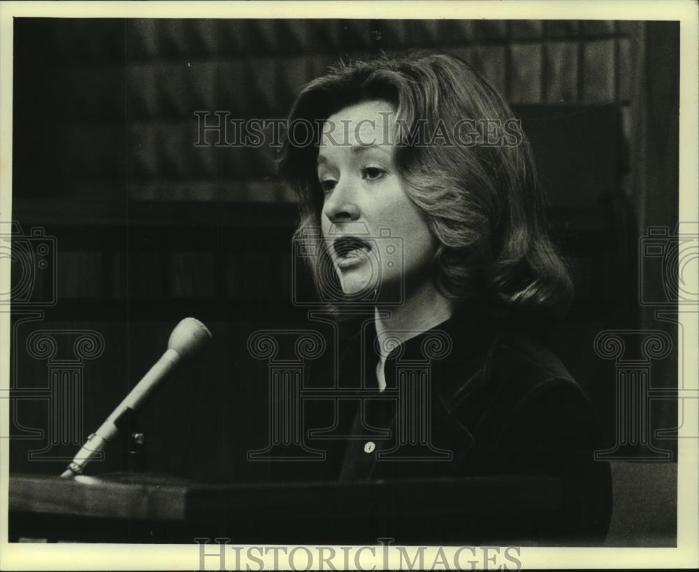 1980 Press Photo Ann Lynch testifies at Christ T. Seraphim hearing - mjc07799 - Historic Images