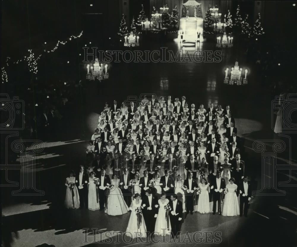 1980 Press Photo the Grand March at Service Club of Milwaukee Charity Ball - Historic Images